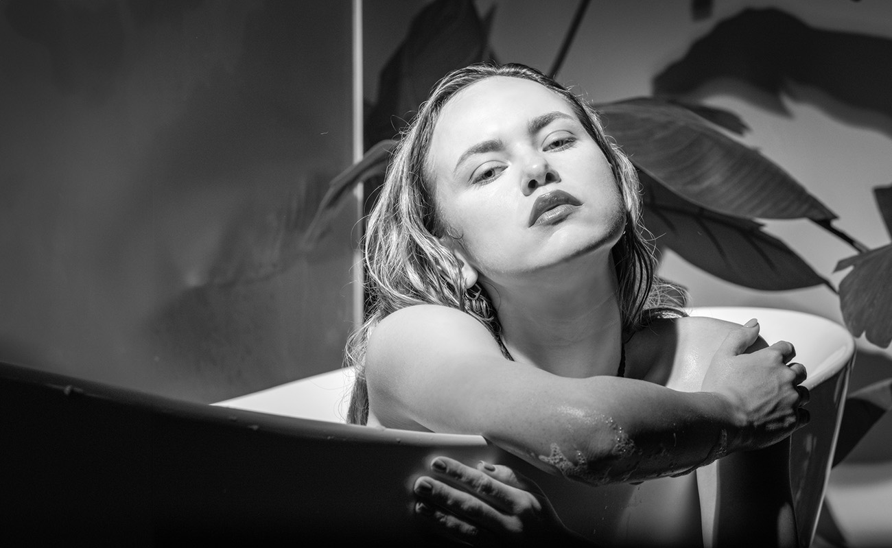 At a studio flash lights photography workshop, Warsaw, Poland.
