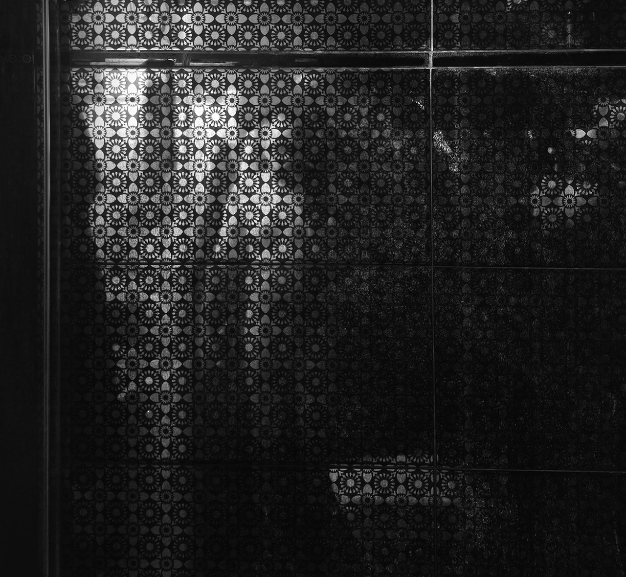 IN / OUT — Frame 04